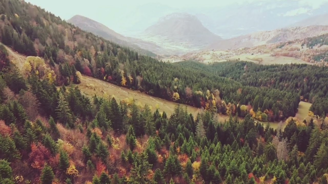 Vues a&eacute;riennes du sommet de Chamechaude