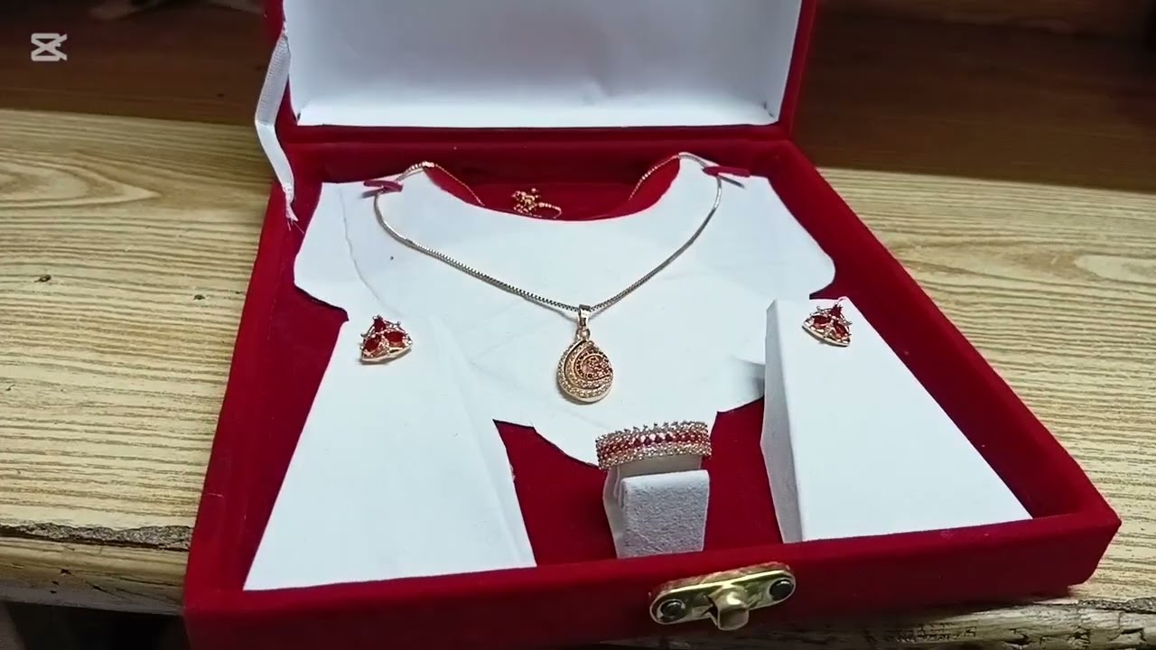 SIMPLEST SET HAVING CHALLA RING......