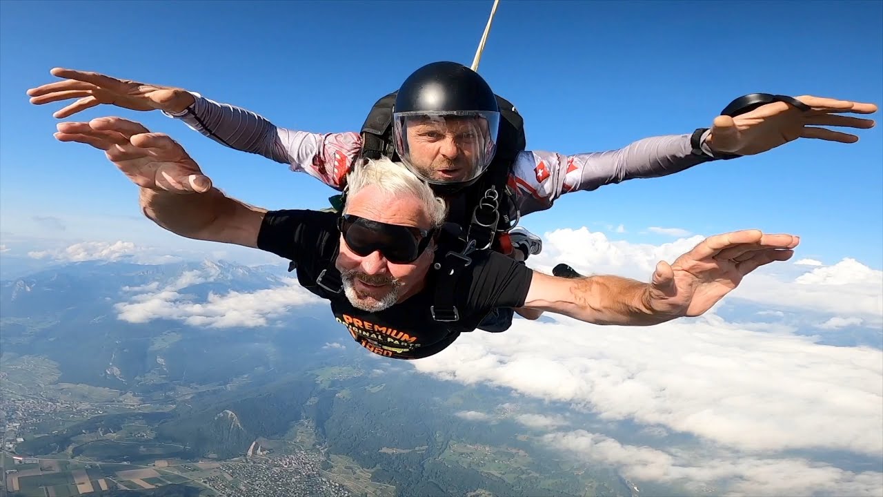 Remy saute en parachute à Bex - Vaud Suisse