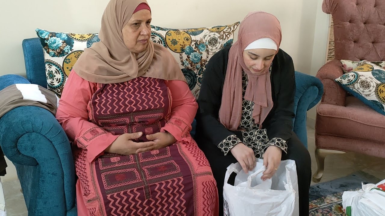 ماما جاتلي وعملتلي مفجأءه بعد ما عرفت الي حصلي وغيرتلي نفسيتي والي حصل غير متوقع