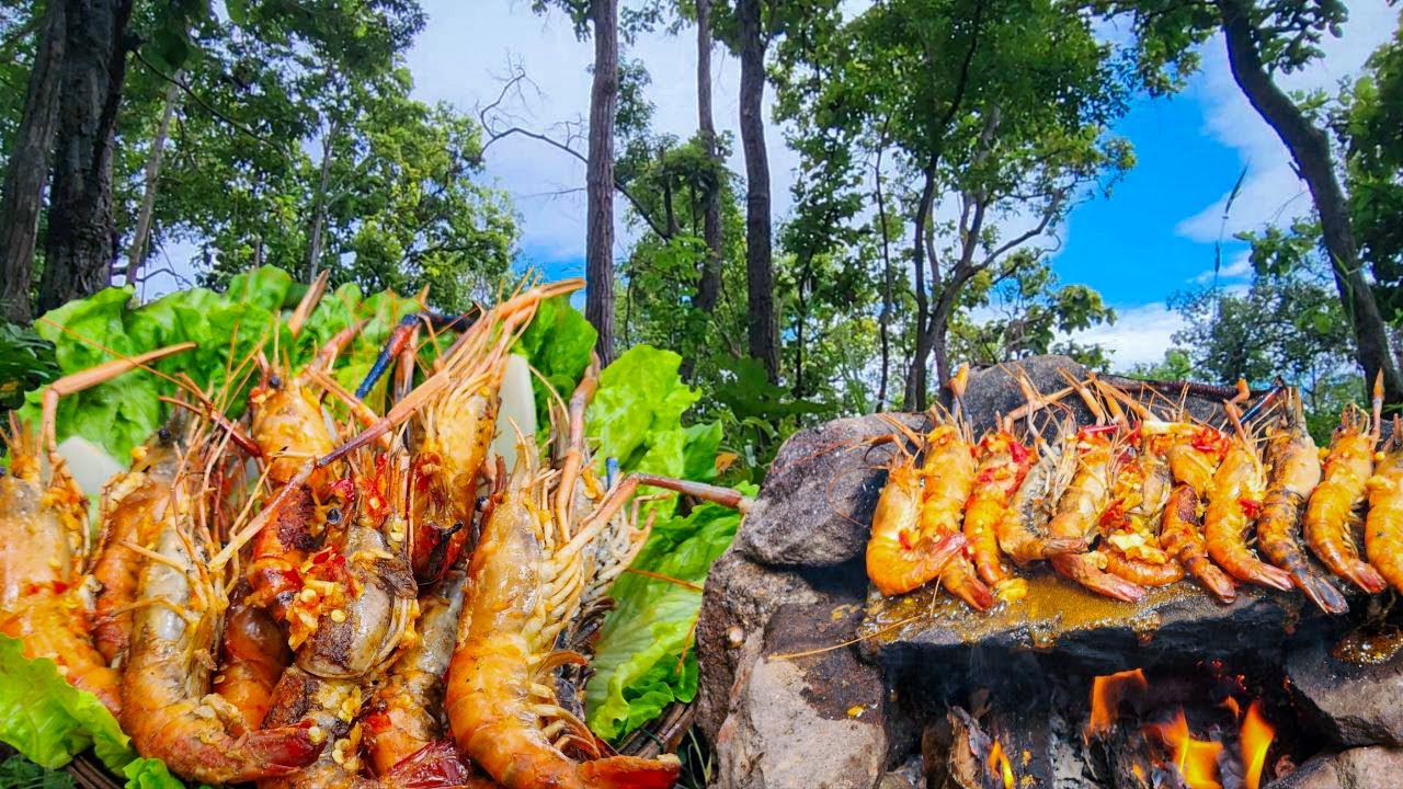 I Found Lobsters in the Deep Forest and Grilled Them with Chili Sauce!