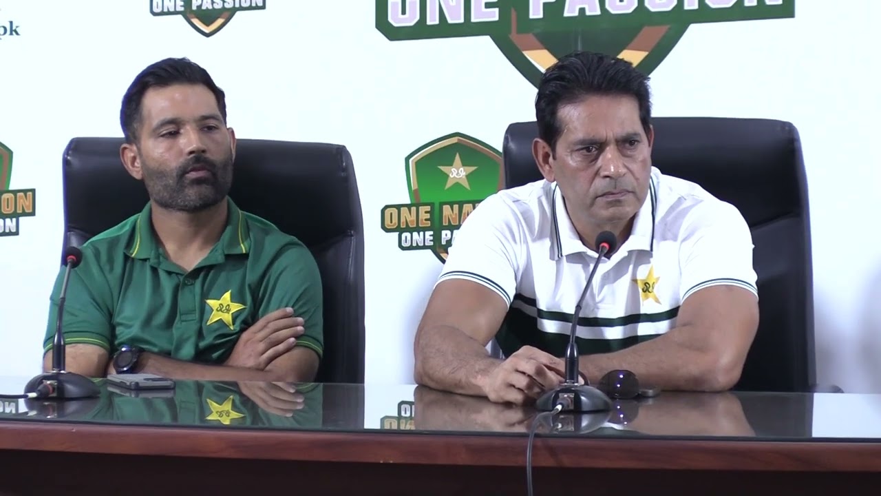 Aqib Javed Angry On Journalist Hard Questions About Pakistan Cricket Team