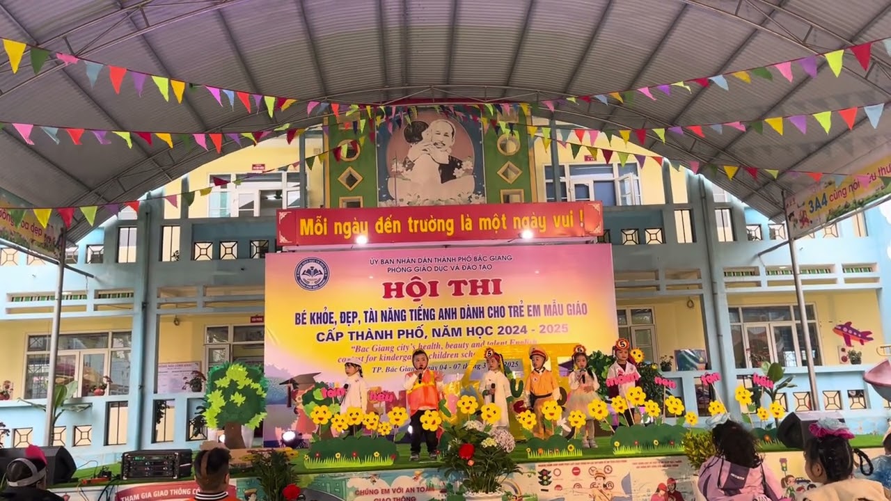 Phần chào hỏi Hội thi bé khoẻ đẹp tài năng tiếng anh trường MN Tân Liễu