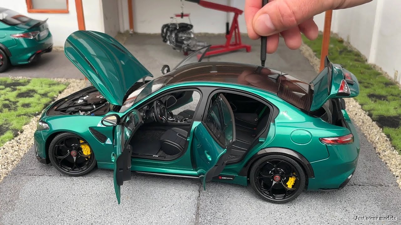 1:18 Alfa Romeo Giulia GTA, Montreal Green - Motorhelix [Unboxing]
