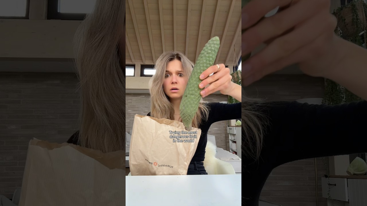 Anzeige/ The fruit of a Monstera plant thanks to @JurassicFruit  ! Use code Anna5 for discount