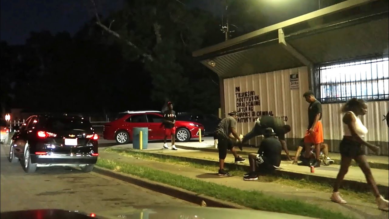 DALLAS TEXAS WORST HOODS AT NIGHT / SOUTH DALLAS / HOOD STORE VISIT