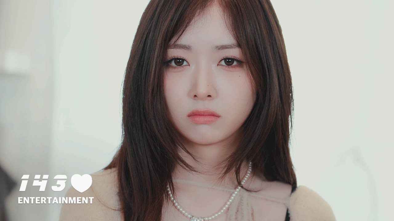 IU - 스물셋(Twenty-three) COVER BY MiU @ 143 F'REAL LIVE