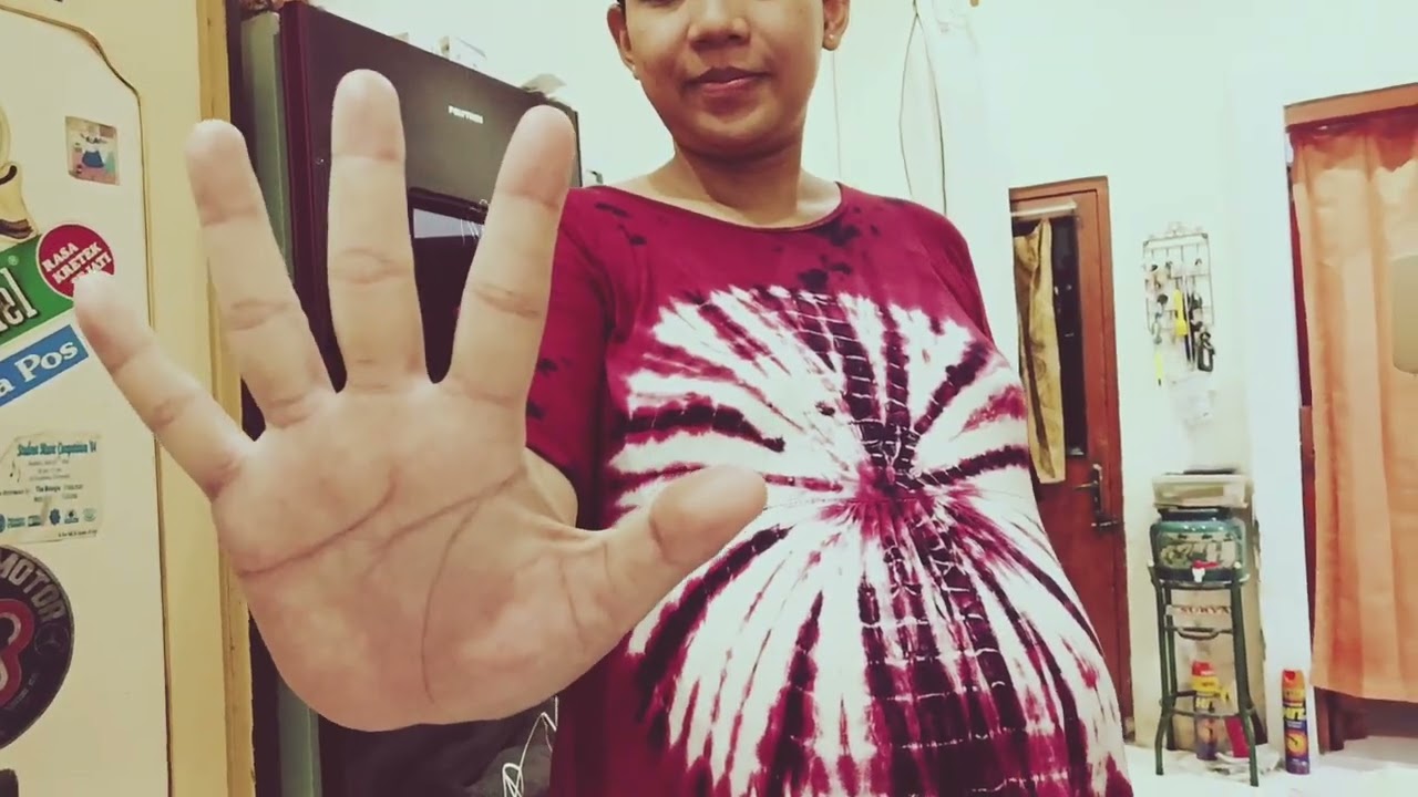 Istri Hamil Full Senyum