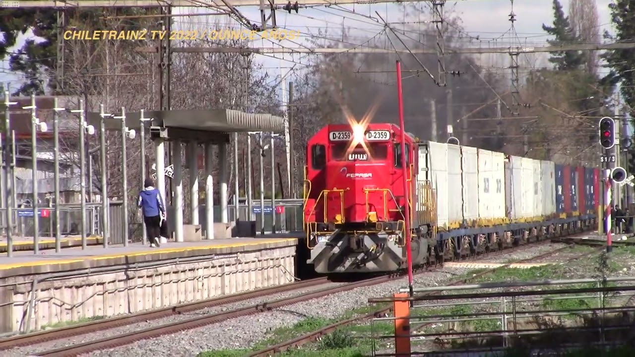 (CHILE) TRENES DE CARGA DE FEPASA PASANDO POR ESTACION GRANEROS.