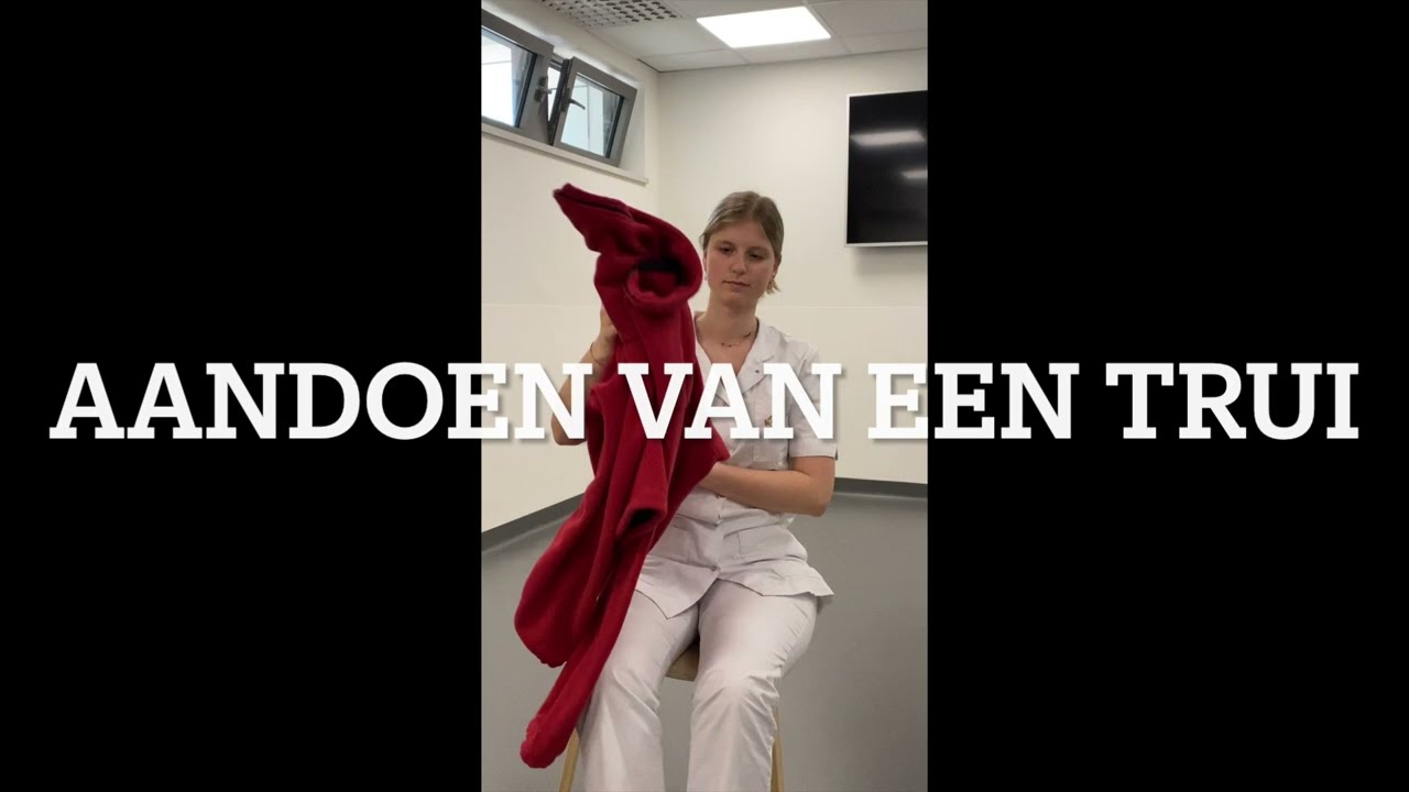 Aandoen van een trui na een rotator cuff operatie