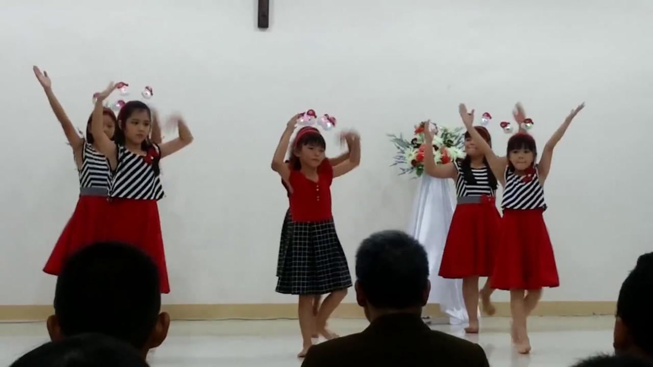 Tarian natal bersama anak sekolah minggu