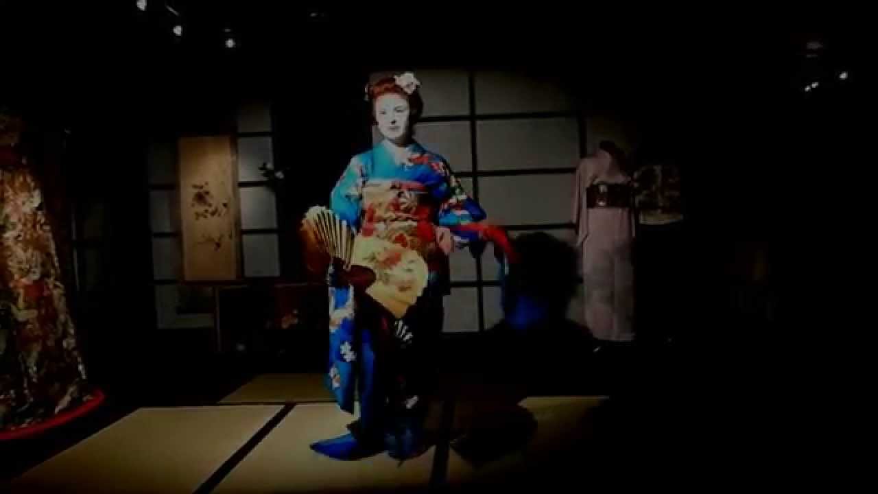 Dancing in Maiko-style: Momiji no hashi