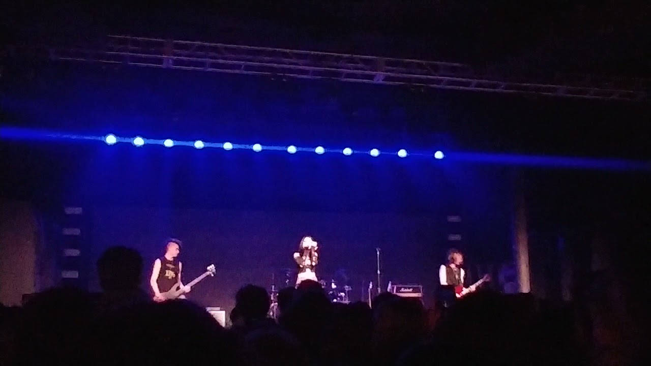 Maggie Lindemann - Crash and Burn (Live @ Roseland Theater, 11/20/2021)