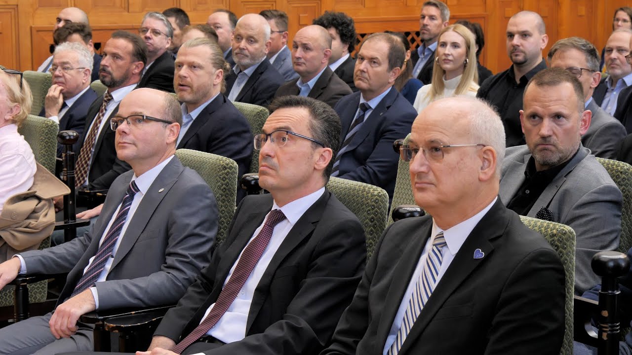 F&aacute;bi&aacute;n Adri&aacute;n professzort javasolja rektornak a PTE Szen&aacute;tusa