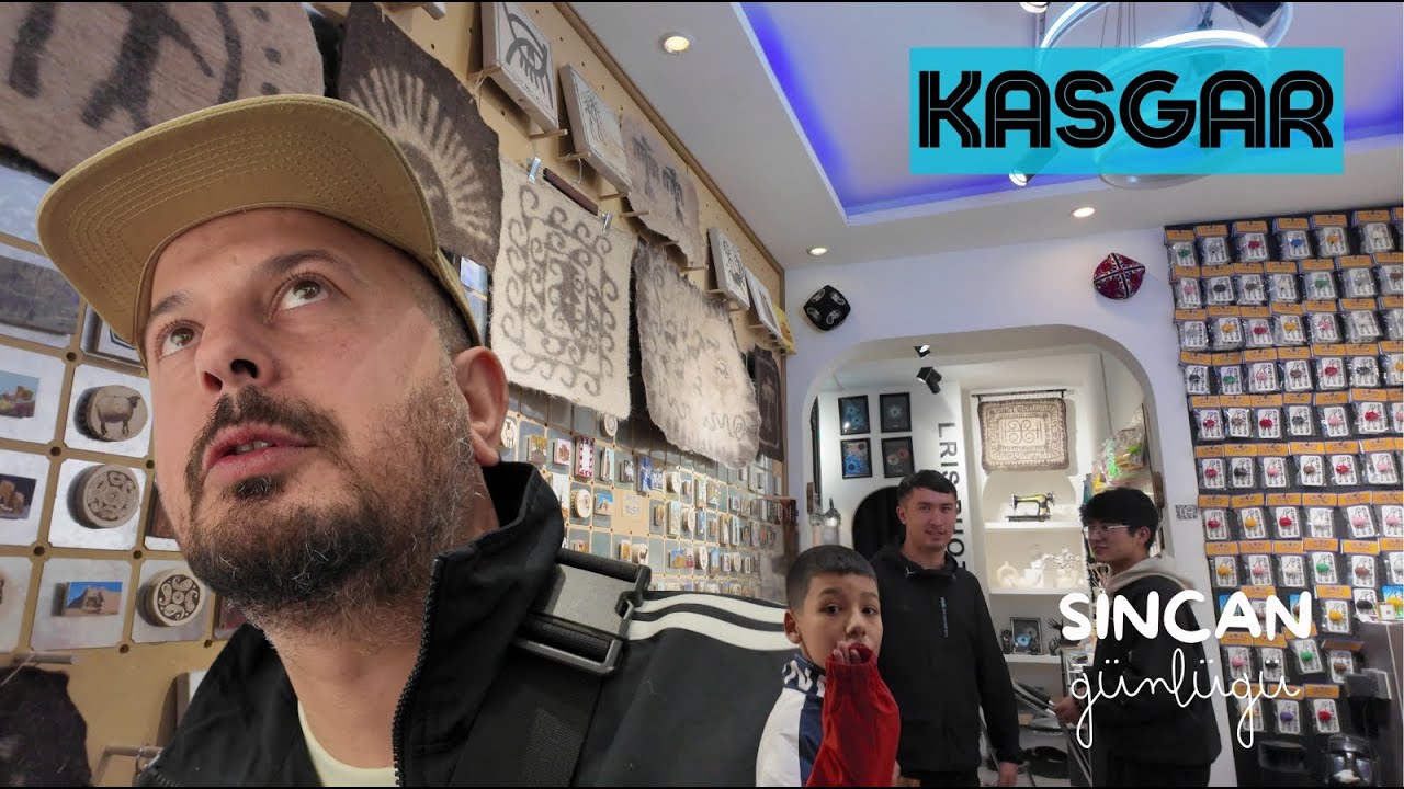 Kaşgar Akşamı Sokaklar Dolu Çarşı Canlı bir Dükkân Bir Sohbet Güzel Anlar. Uygur