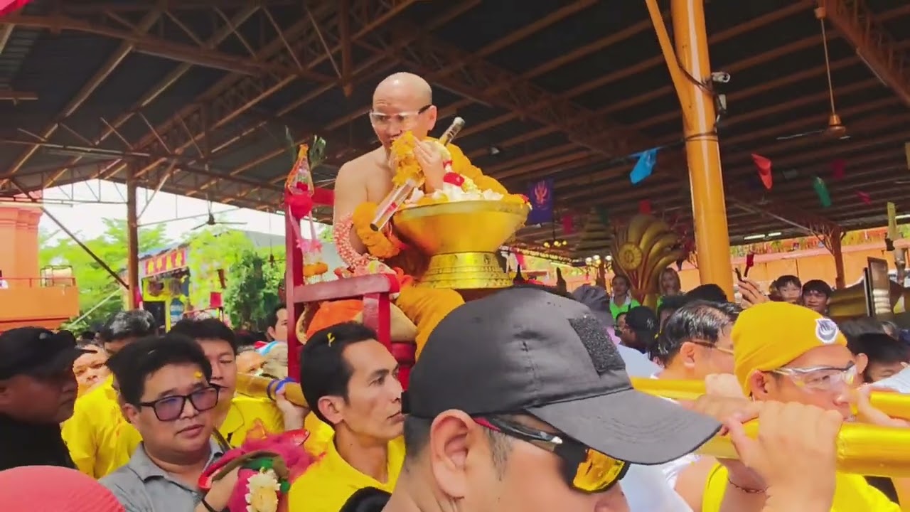 พิธีสรงน้ำหลวงพ่อโอภาสี 2568  ณ วัดหลวงพ่อโอภาสี