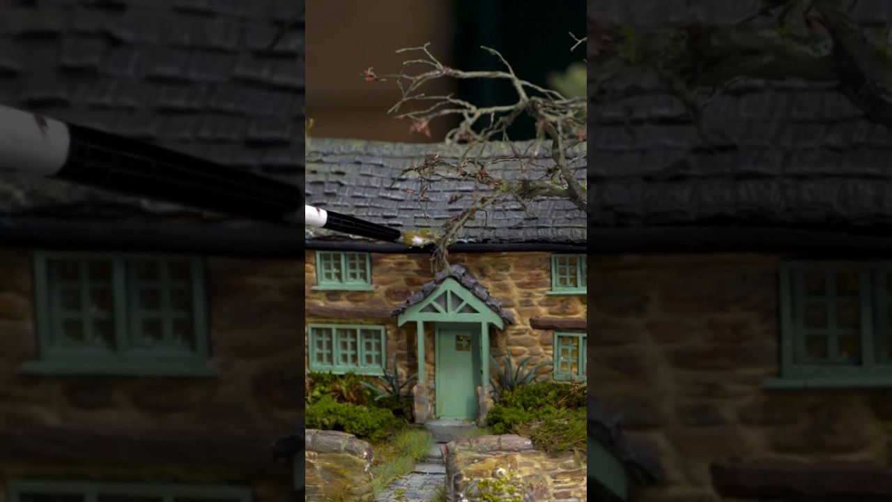 Building Rosehill Cottage from The Holiday | A Christmas Diorama
