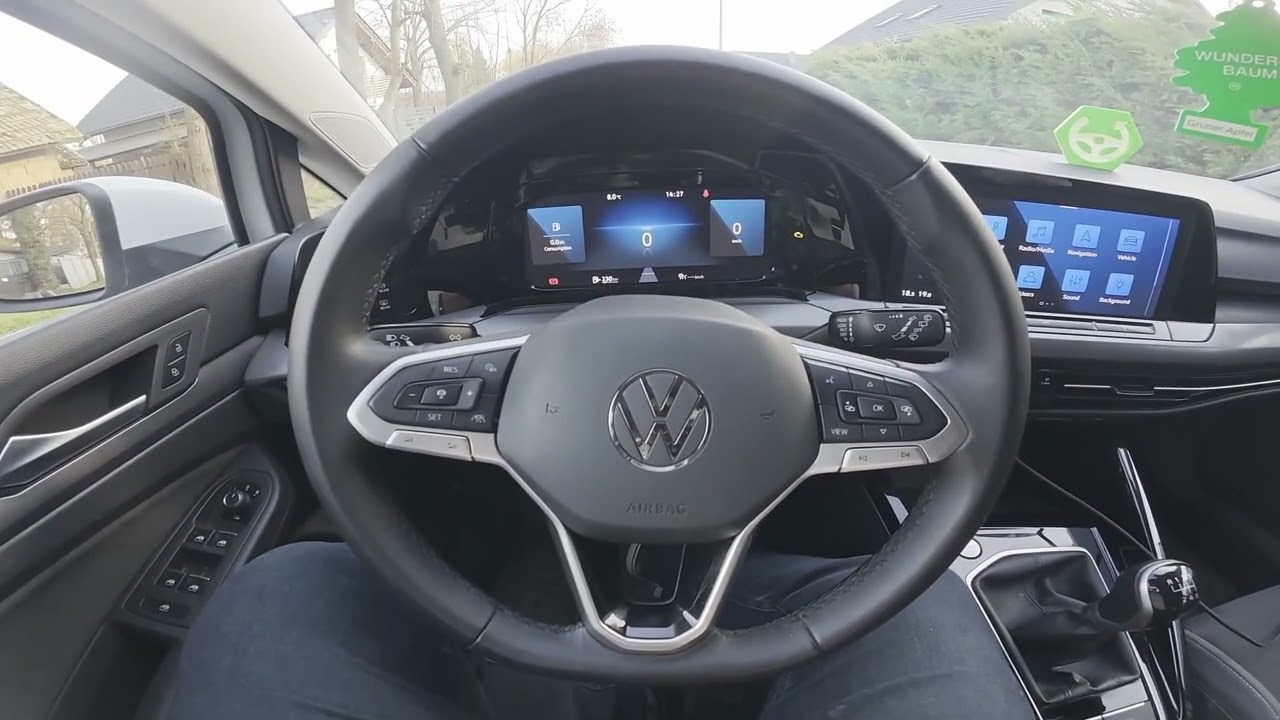 Wie aktiviere ich die synchrone Spiegelverstellung im Volkswagen Golf VIII (2019–heute)?