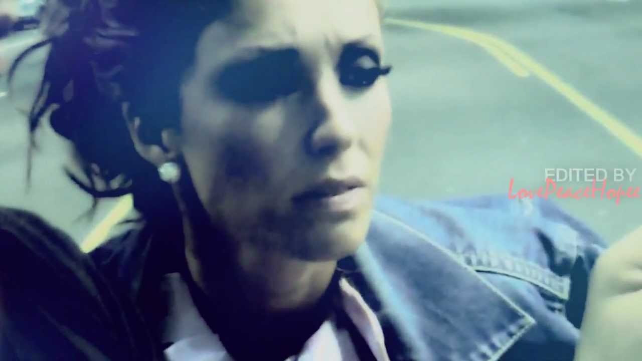 Anahi Giovanna is like a bird