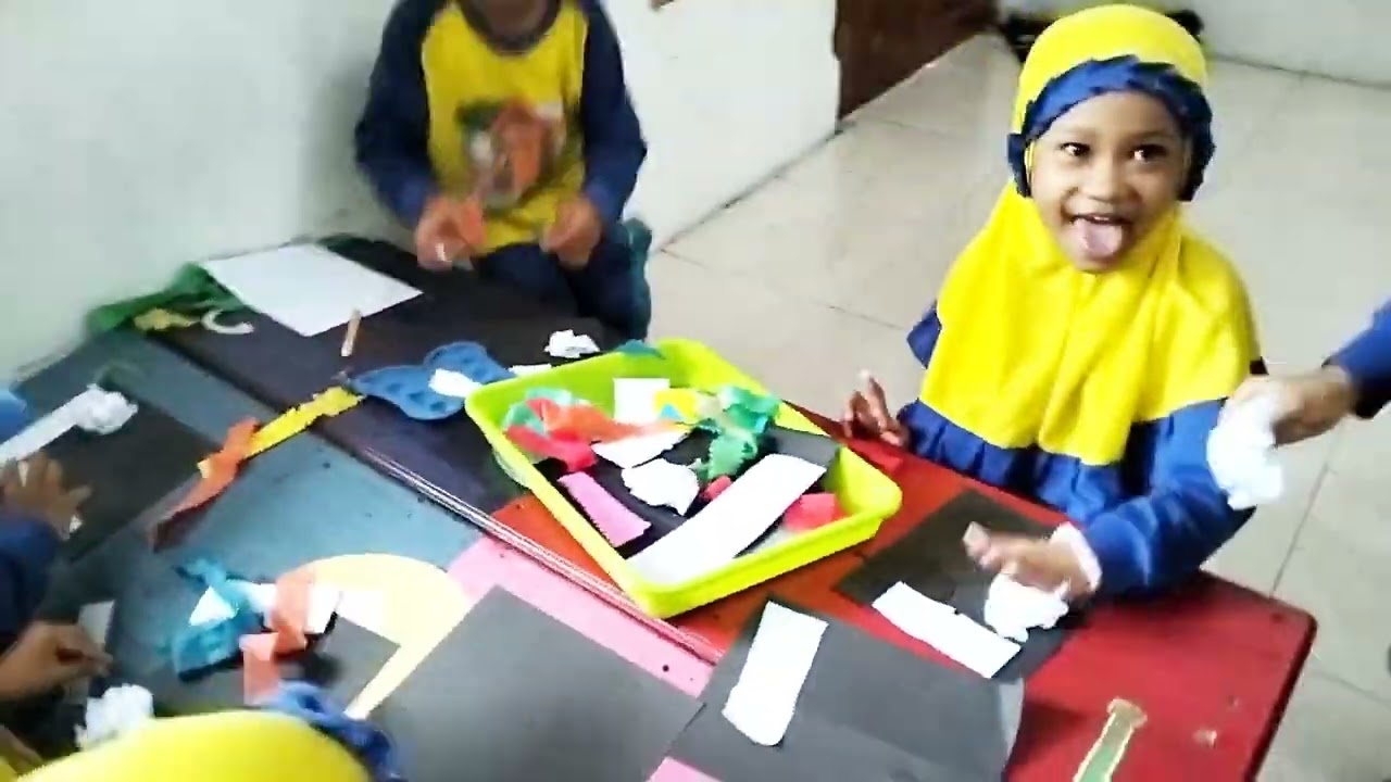 B2 TK Bidayatul Hidayah Alam Semesta - Benda Langit - Komet