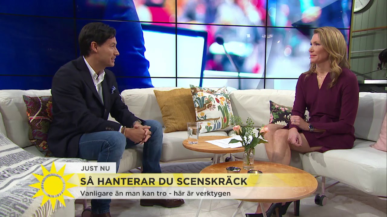 Tal inför publik skrämmer mer än döden – så hanterar du scenskräck - Nyhetsmorgon (TV4)