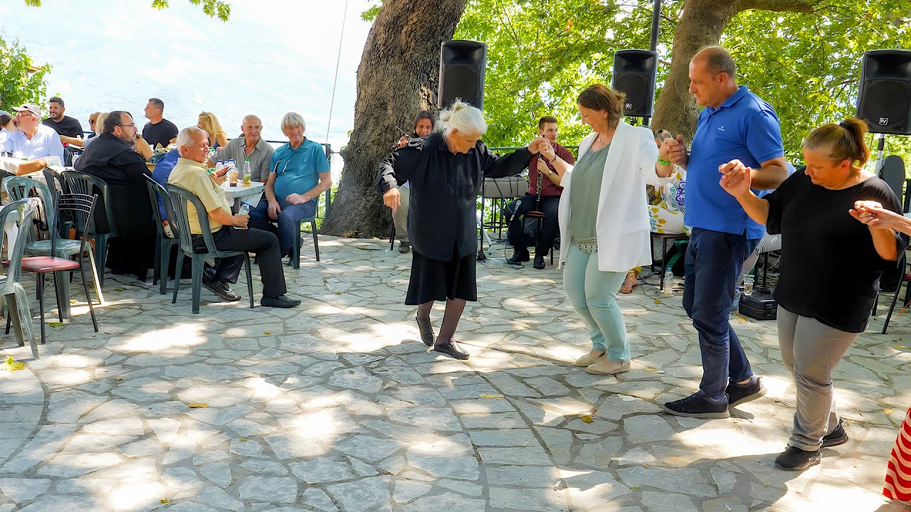 Αυτή η γιαγιά χορεύει και δίνει μαθήματα ζωής | Πανηγύρι Νεοχώρι