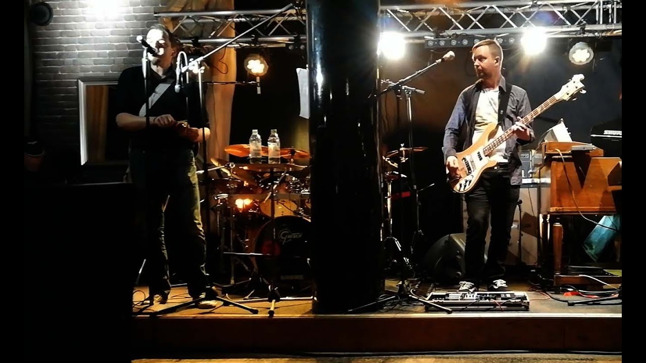 Afterglow plays The Man Who Sold The World (live)