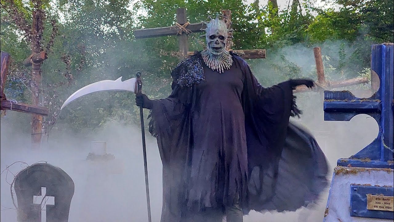 Ghostly Graveyard - Halloween Fright Nights 2023 - Walibi Holland