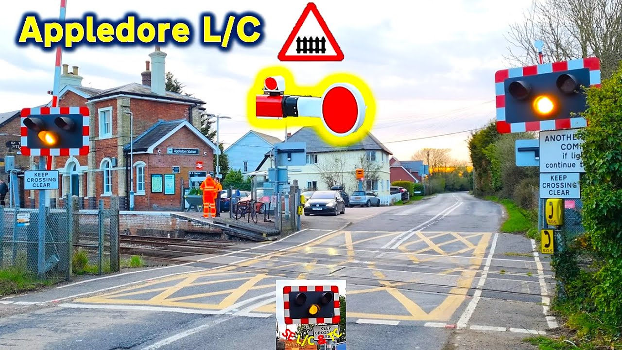 Unusual Warning System on Trial at Appledore Level Crossing, Kent