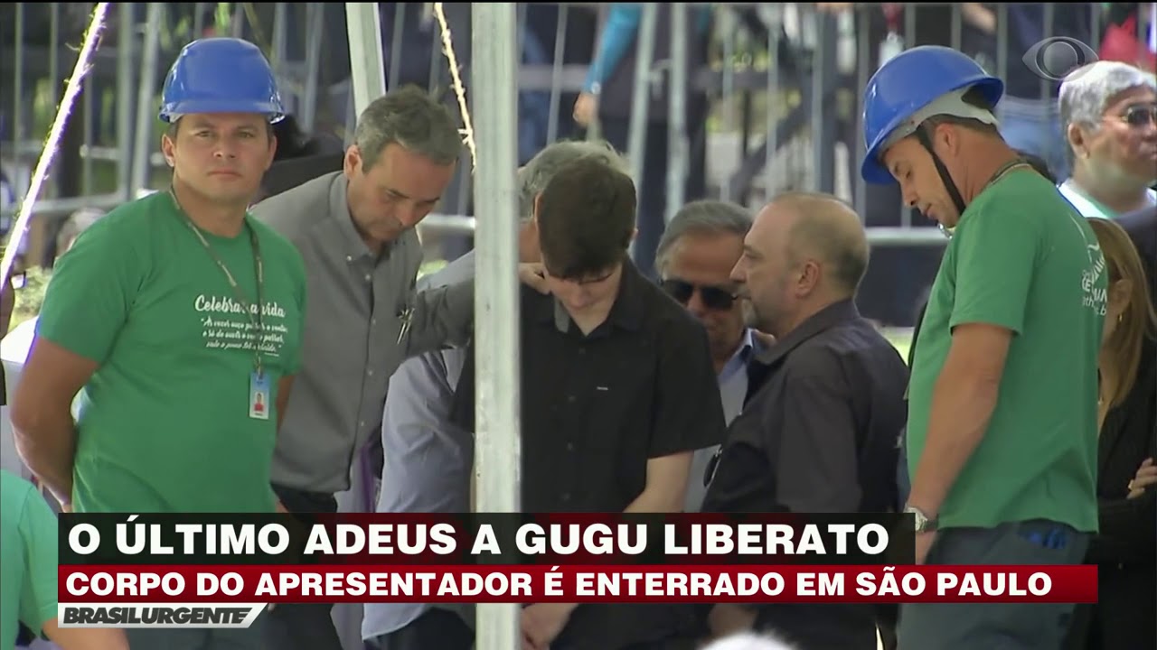 João Augusto, filho de Gugu, acompanhou o corpo durante o cortejo