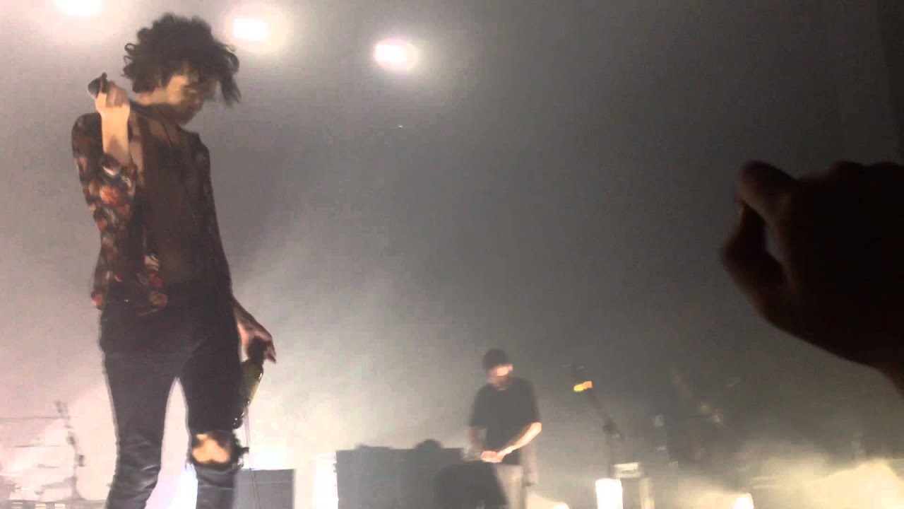 THE 1975 - Falling for you - Live at the o2 apollo Manchester 27/09/14