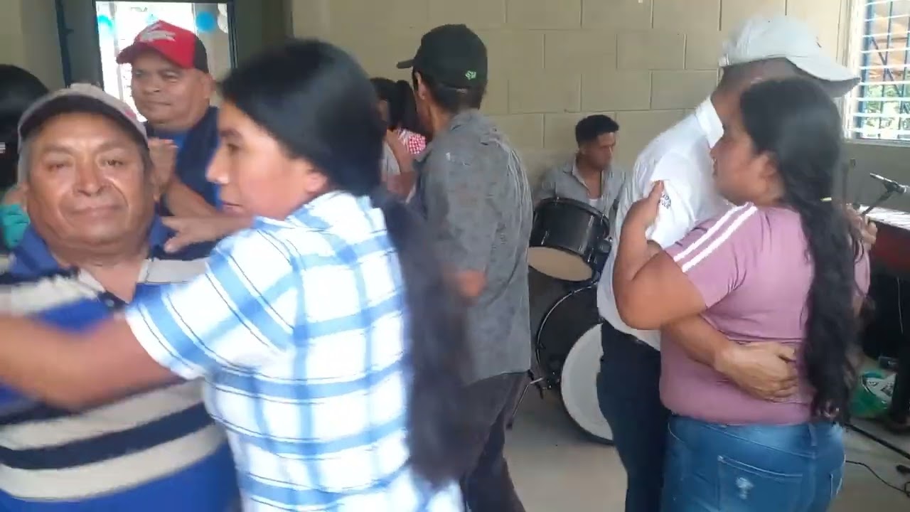 Que bailaso se Armo en la puerta de la montaña quetzaltepeque...tel:49462880--46478372