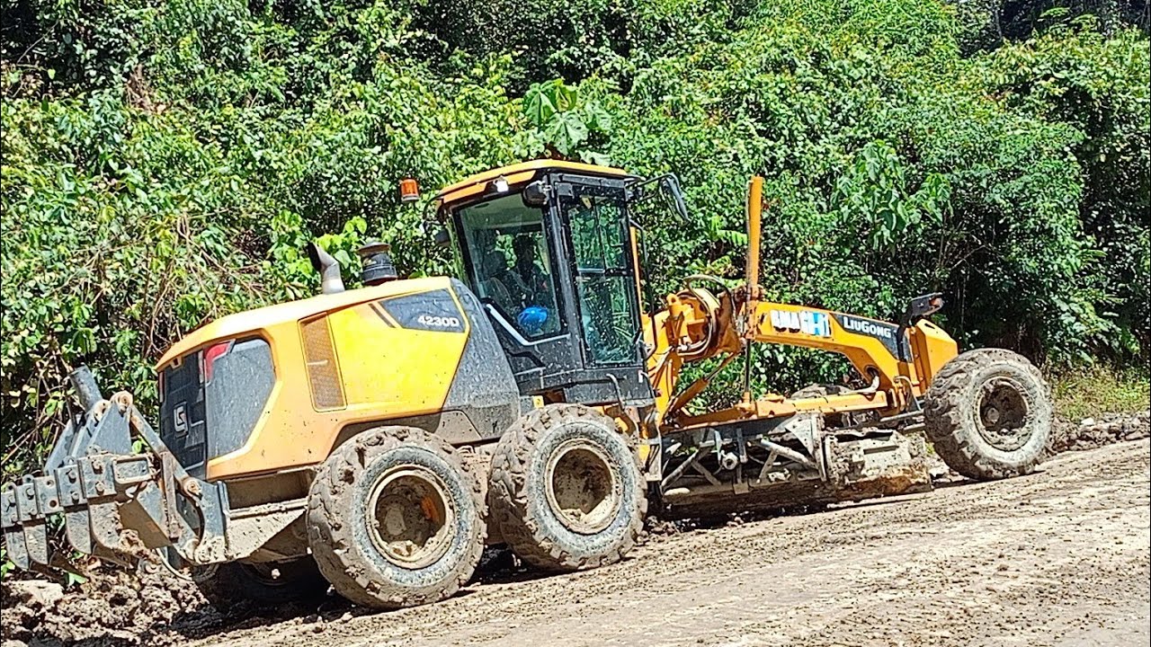 Tutorial Meratakan Tanah Menggunakan Motor Grader 