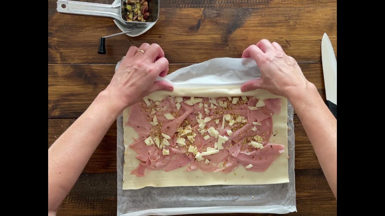 GIRELLE DI PASTA SFOGLIA MORTADELLA E PISTACCHI