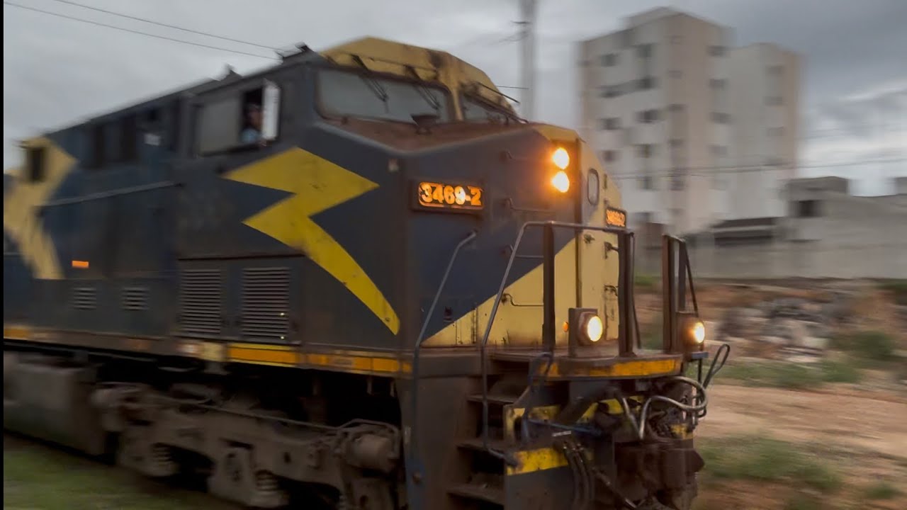 TREM DA MRS PASSANDO EM TAUBATÉ COM AC44i 3469-2! (RAIADA) E U23C 3671-4! COM MAQUINISTA PARCEIRO!
