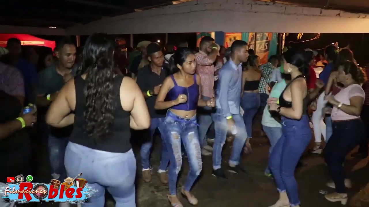 ATRAVESADO CON LOS PLUMAS NEGRAS EN FIESTA DE CHIMINO RODRIGUEZ (AUDIO NATURAL)