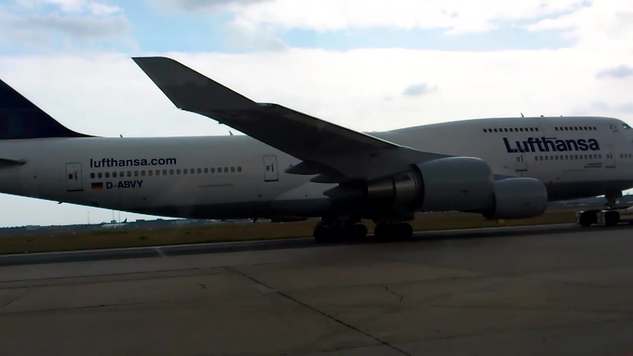 Race that Boeing 747 jumbo