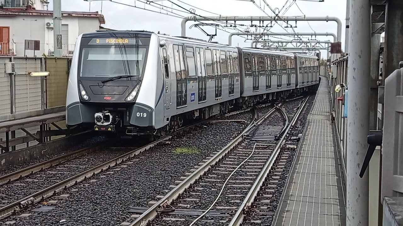 METRONAPOLI- STROMBAZZATE E DEVIATE IN LINEA