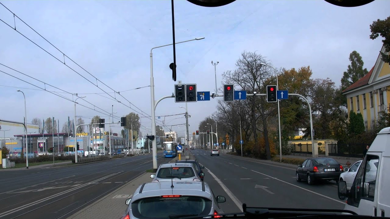 Zawracanie na skrzyżowaniu z sygnalizacją świetlną na  Krakowskiej we Wrocławiu