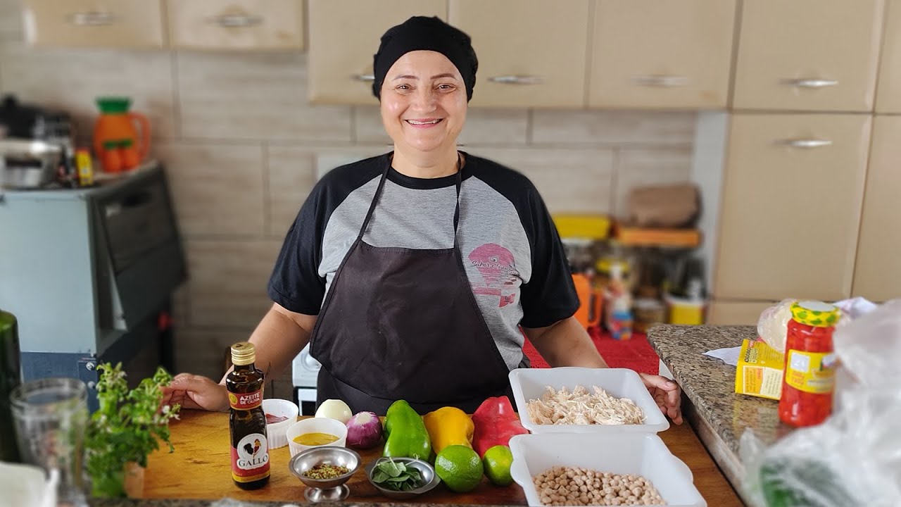 SALADA DE GRÃO DE BICO COM FRANGO