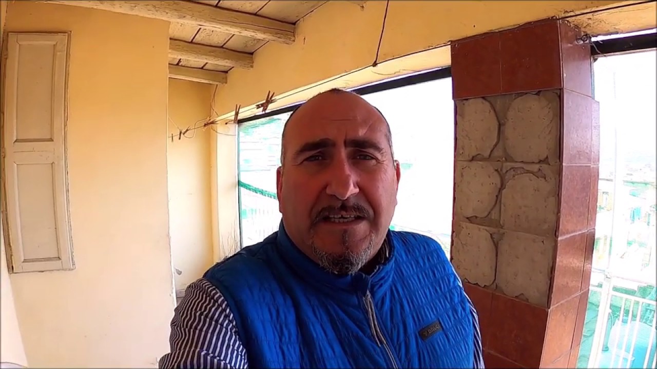 VENDESI CASA SINGOLA 400 MQ SU 4 LIVELLI
