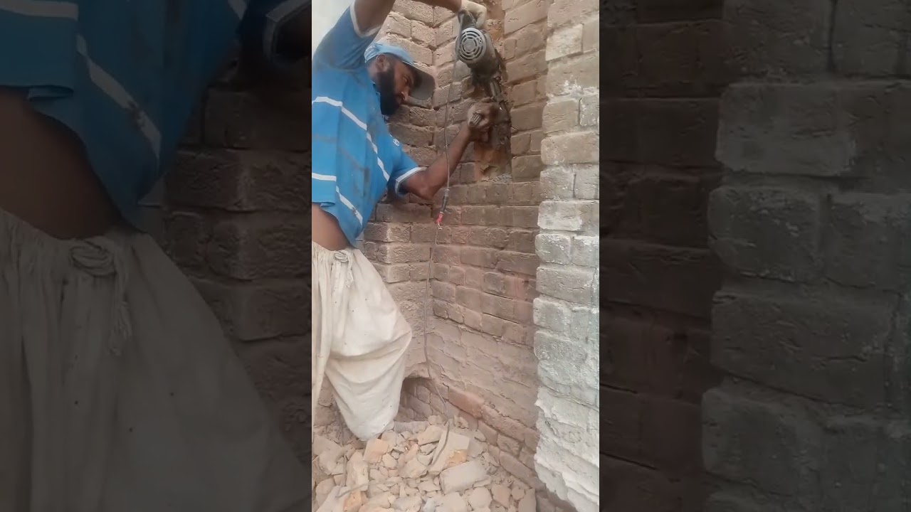 قاسم آباد مسجد کا کام کرتے ہوئے