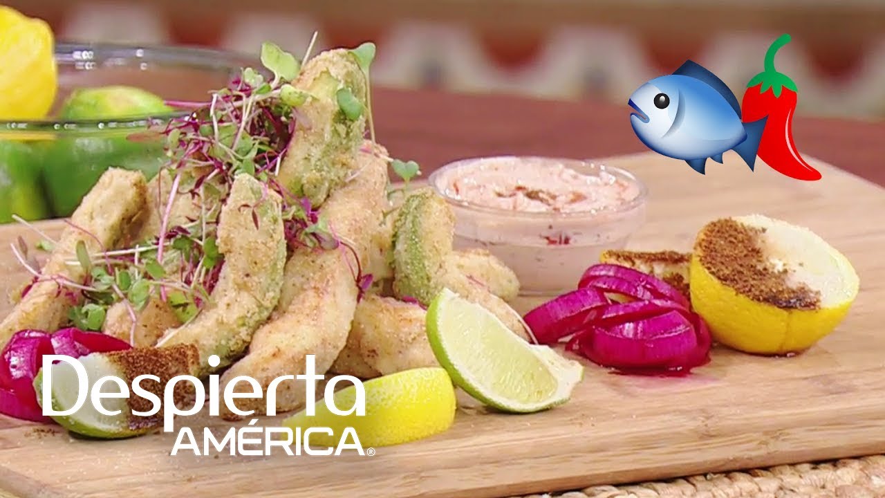 Receta de pescado frito con aguacate y salsa de chipotle