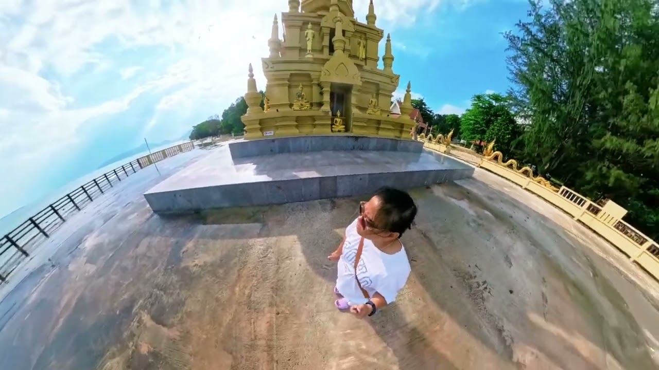 เกาะสมุย-วัดพระเจดีย์แหลมสอเจดีย์สีทองริมทะเล