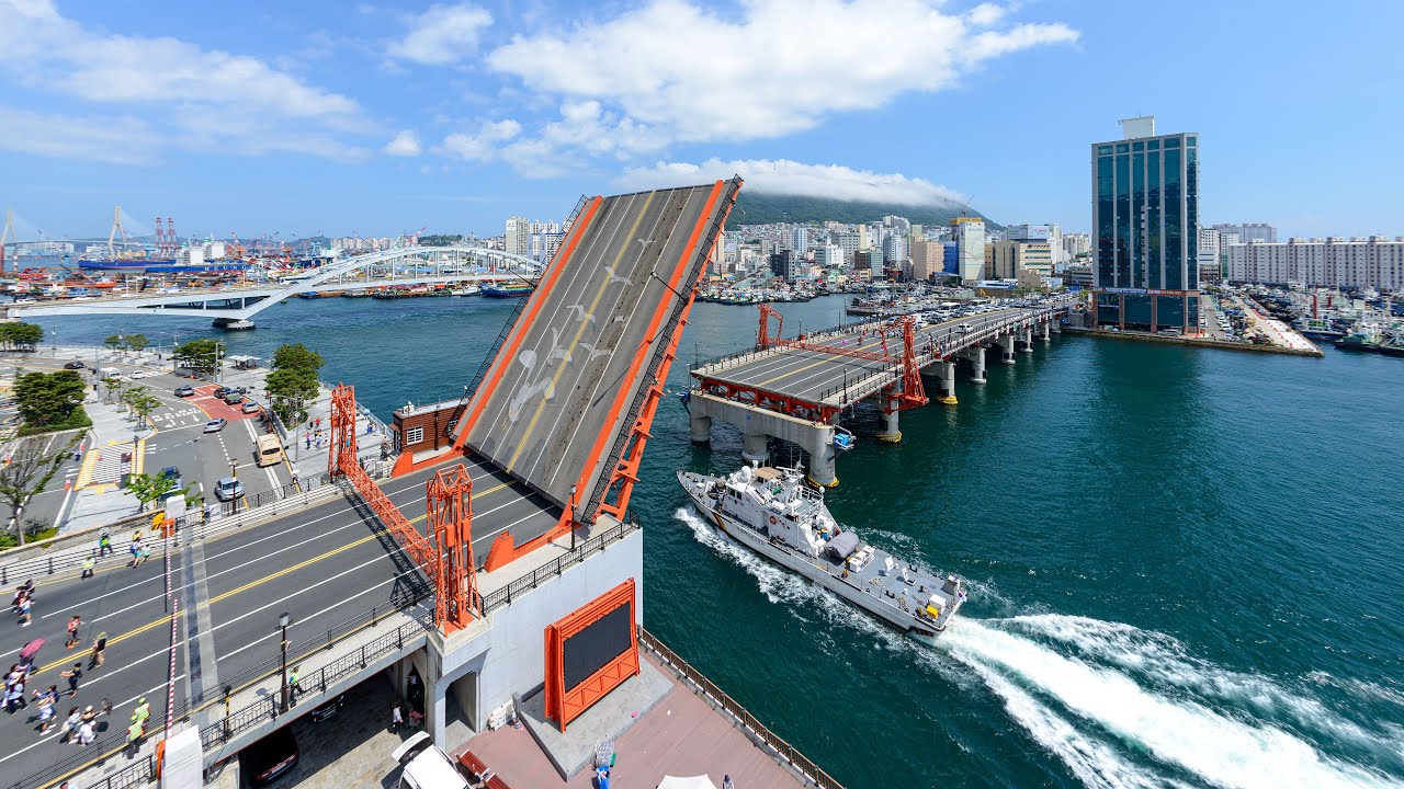 4K 타임랩스 부산 _ 영도대교 도개. Yeongdo Bridge Timelapse. bascule bridge Timelapse. Busan. Korea