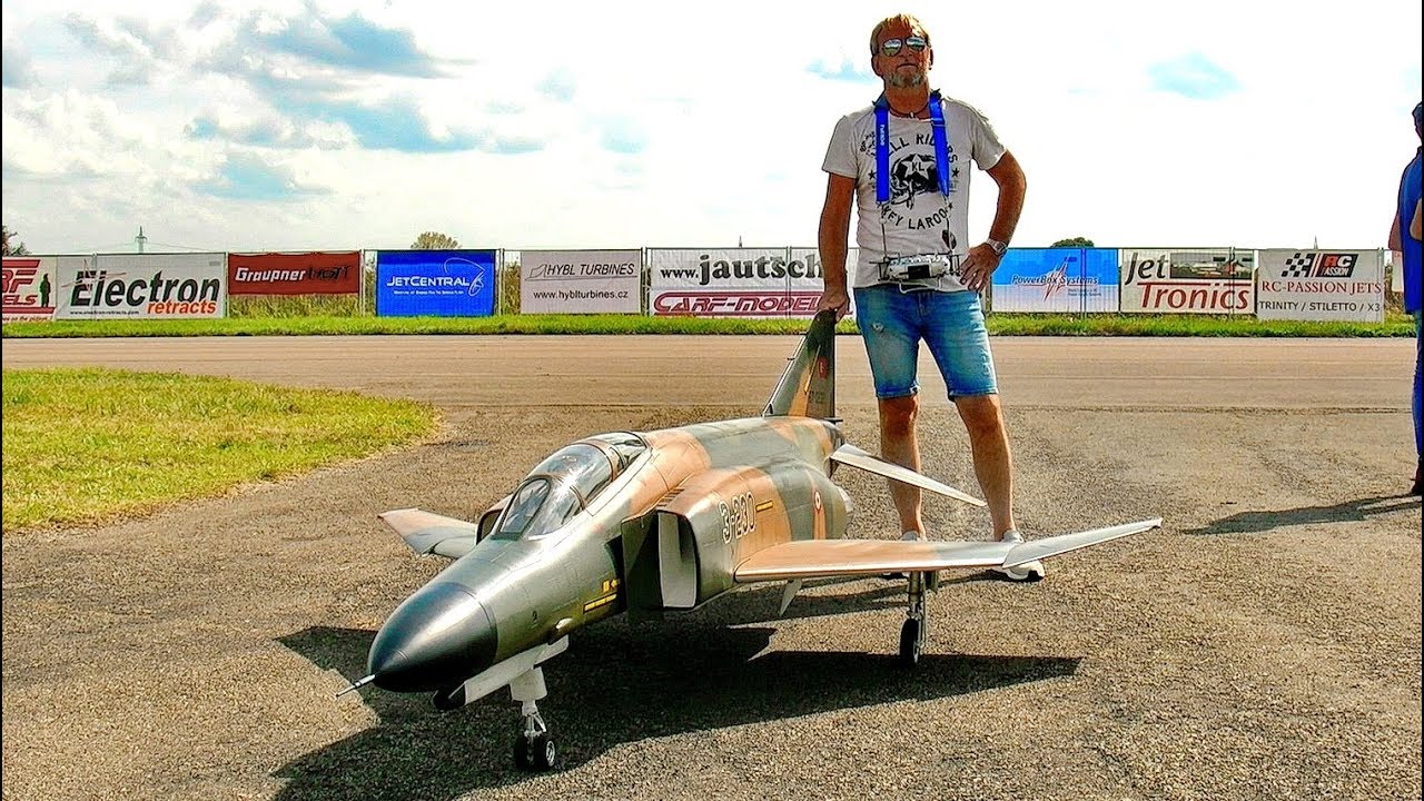 WOW !!! STUNNING !!! F-4 PHANTOM AMAZING BIG RC SCALE MODEL TWIN TURBINE JET FLIGHT DEMONSTRATION