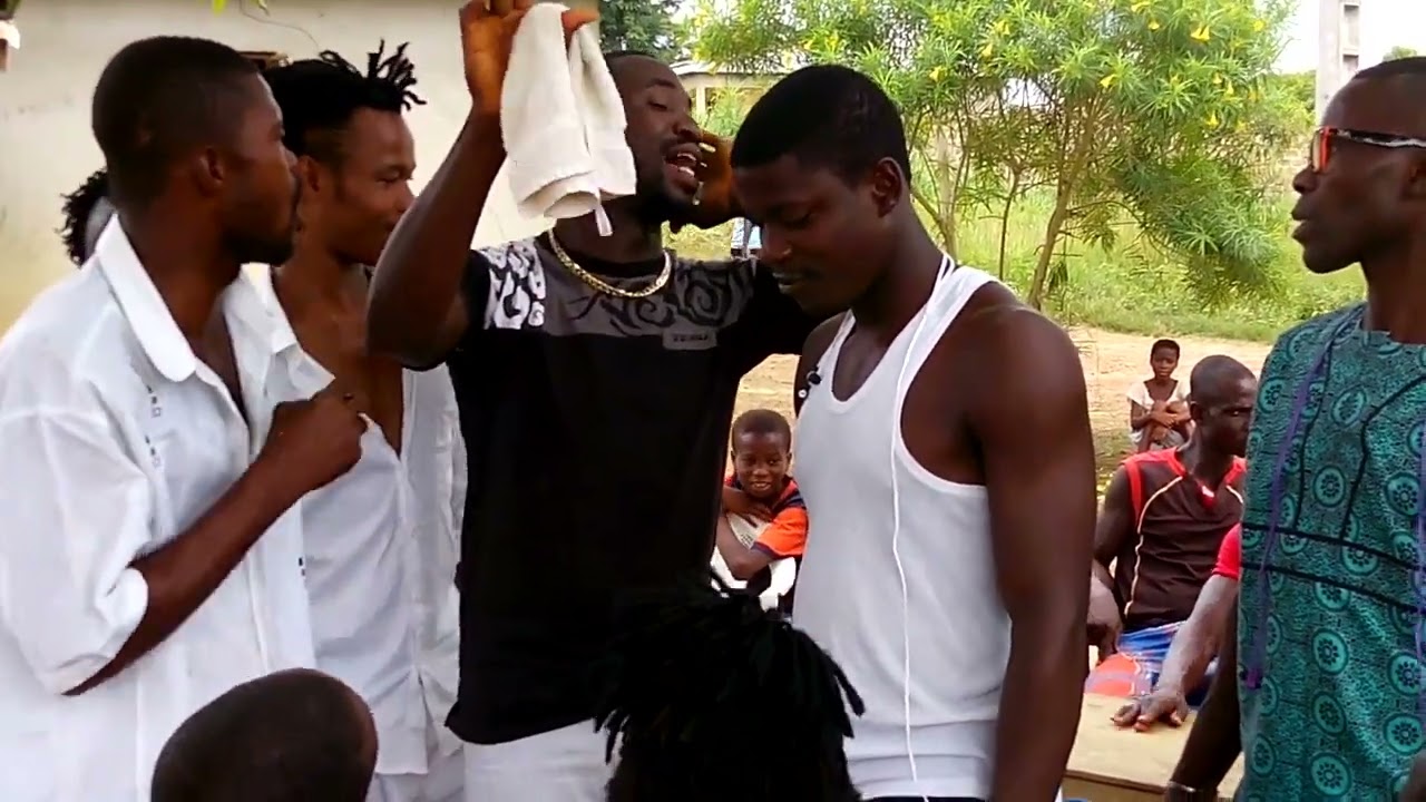Apprécié la nouvelle génération lors des funérailles du grand père de 2 giga (signé par  PAPA KKT )