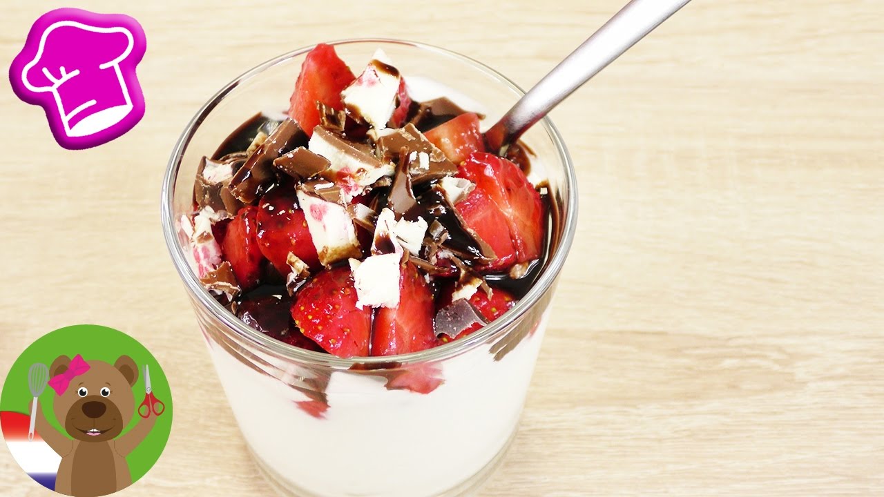 Makkelijk FROZEN YOGHURT zelf maken | Lekker basisrecept voor yoghurtijs | Met aardbeien & Chocola