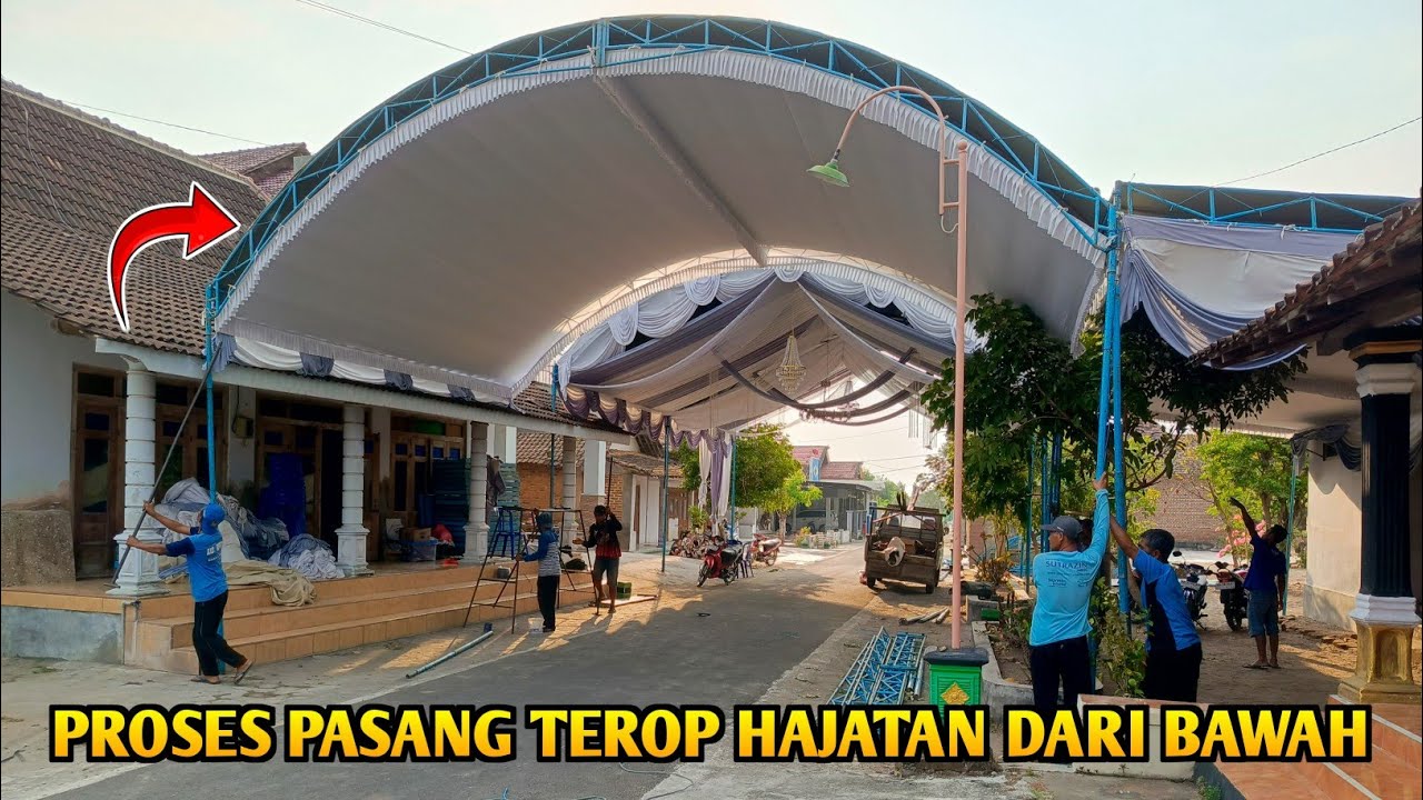 Proses Pemasangan Terop Tenda Hajatan di Desa