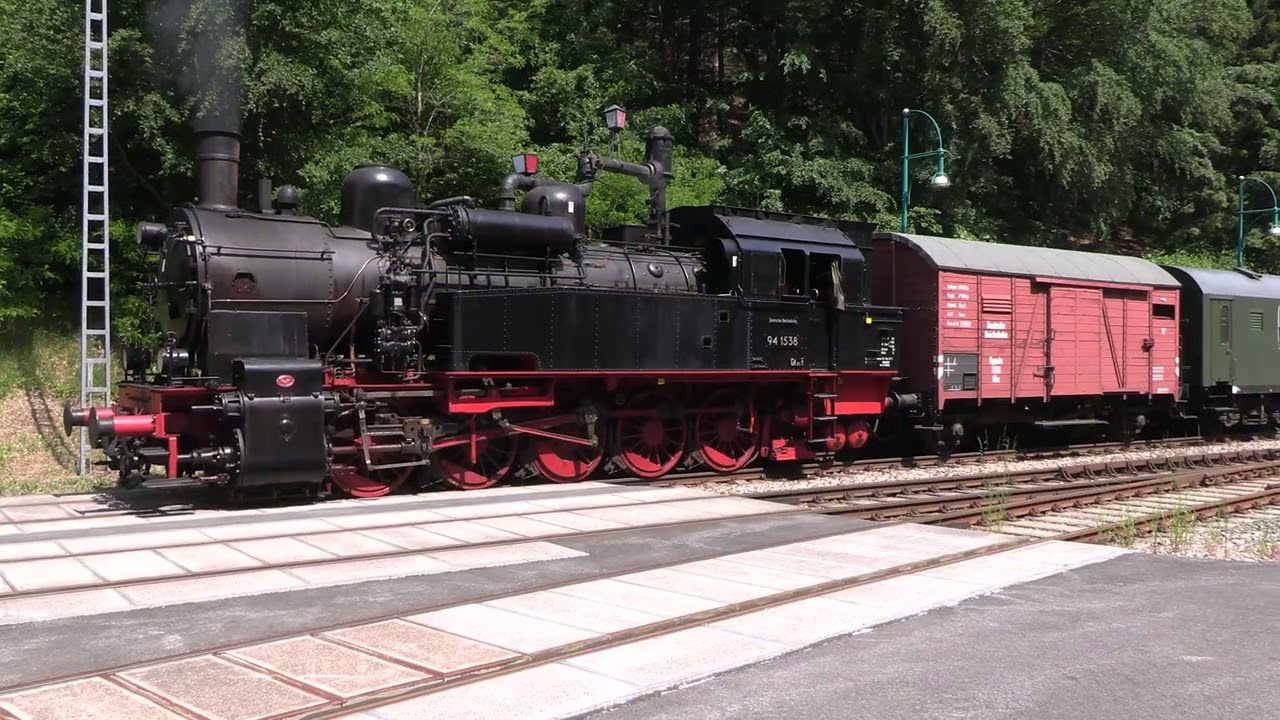 94 1538 mit Reisezug in Th&uuml;ringen